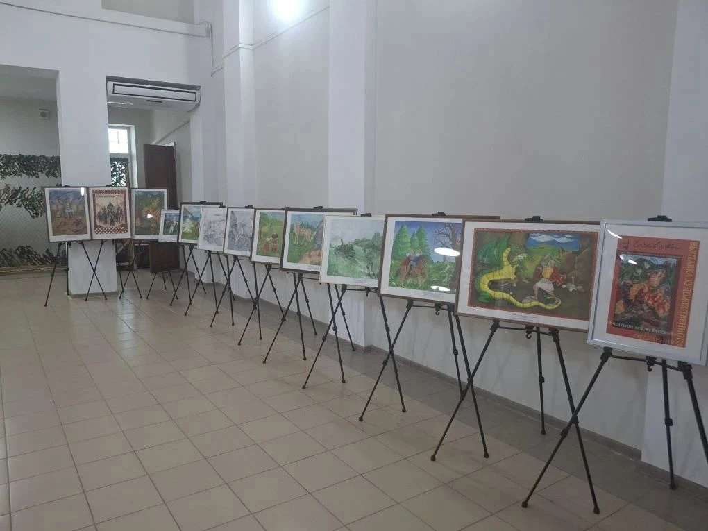🇷🇺✨ В Центре культуры и досуга Надеждинского района открылась выставка «Богатыри земл...