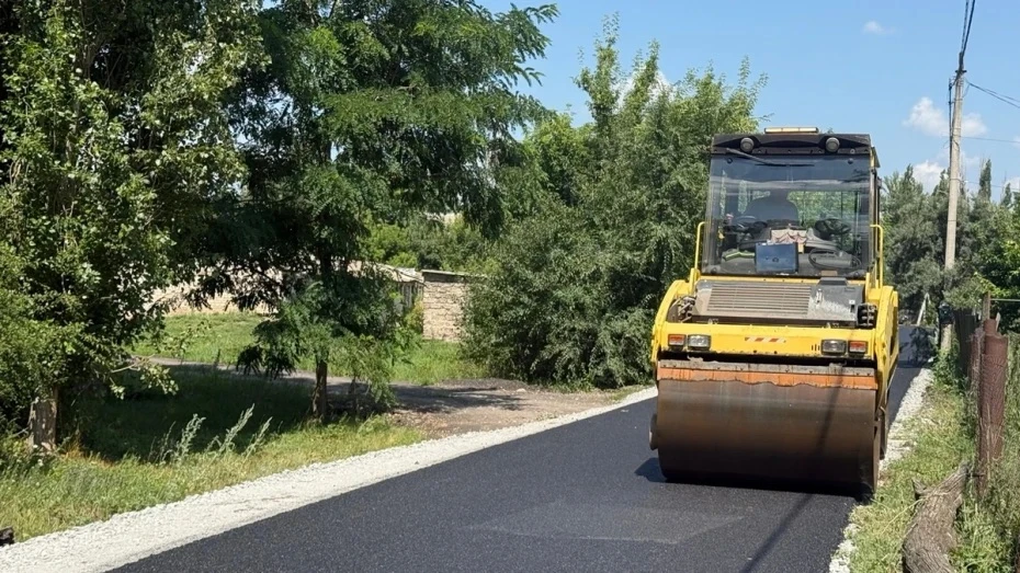 В лискинском поселке совхоза «2-я Пятилетка» заасфальтировали улицу