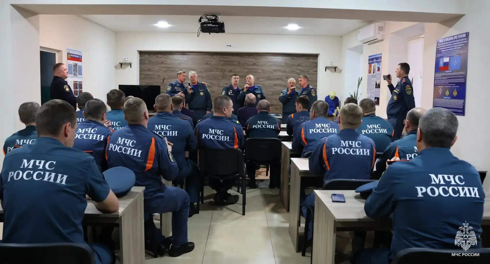 Агитбригада ветеранов МЧС России с концертной программой посетила Запорожскую область  В ГУ МЧС Росс