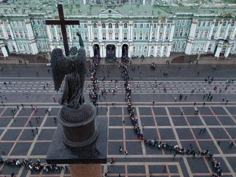 Эрмитаж с 14 июля изменит цены на билеты в часы пик, вводя регулирование потока посетит...