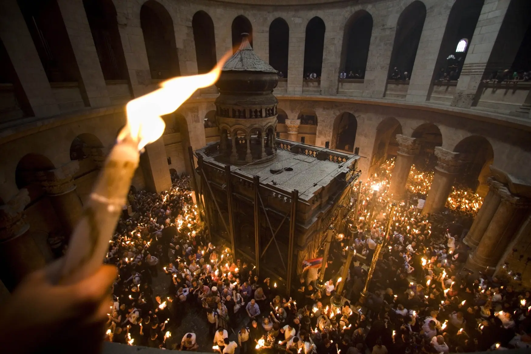 Благодатный огонь сошел в храме Гроба Господня. Христос Воскресе 🙏
