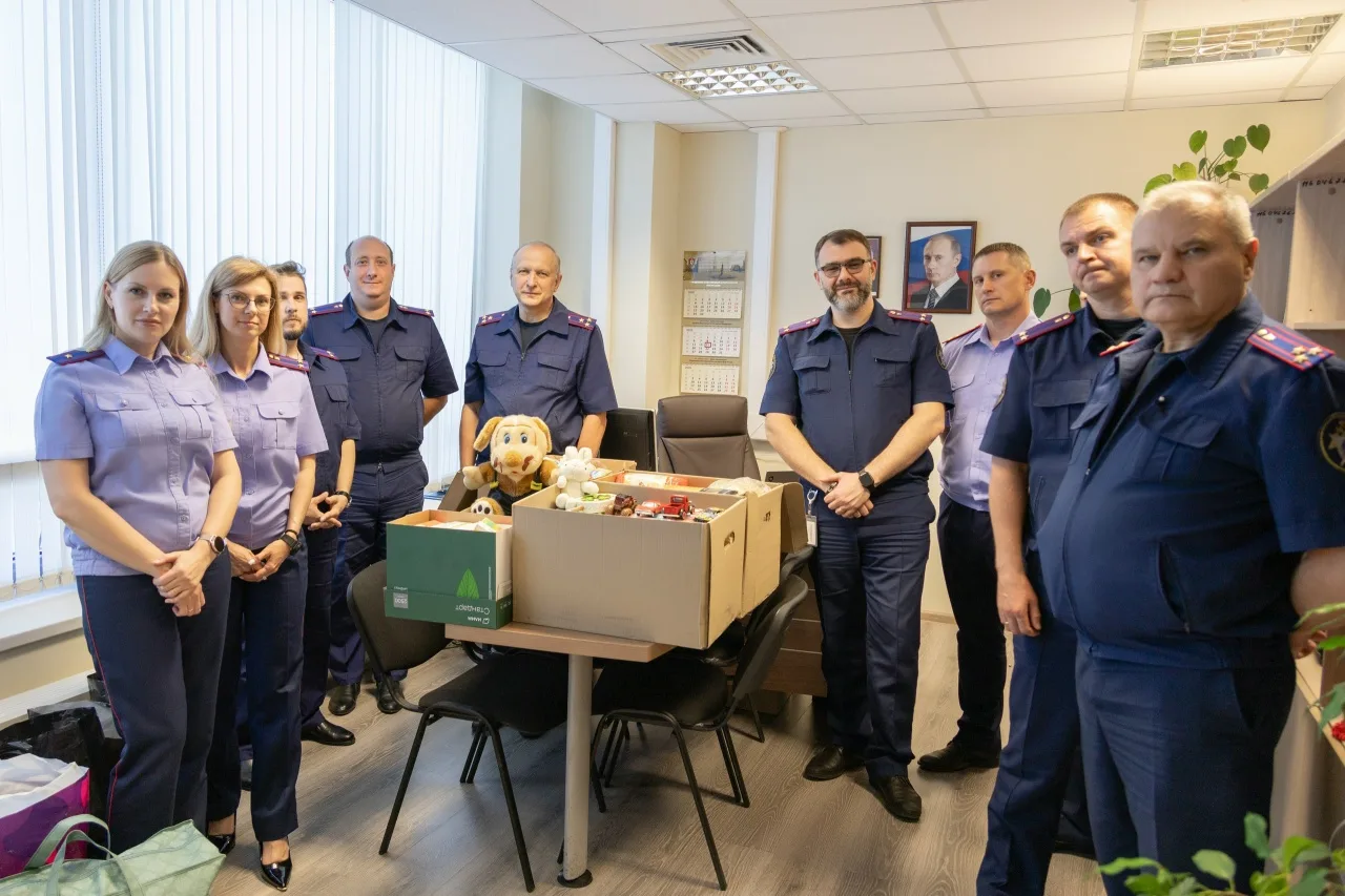 Сотрудники центрального аппарата Следственного комитета Российской Федерации приняли уч...