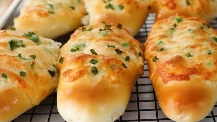 Готовим вкуснейшие булочки с зеленым луком и сыром