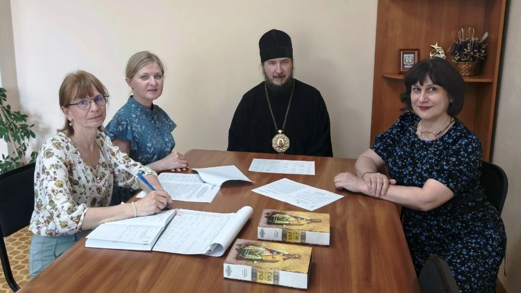 В период летних каникул состоялась встреча специалистов Комитета по образованию, руководителя Центра
