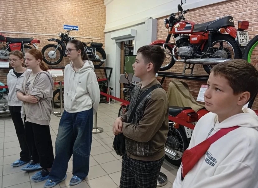 Учащиеся 6Б класса посетили музей «Гараж СССР. Ретромототехника».