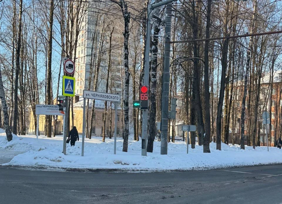 Через дворы вышли на улицу Кирова. Здесь продолжаем работу с собственниками по приведению в порядок 