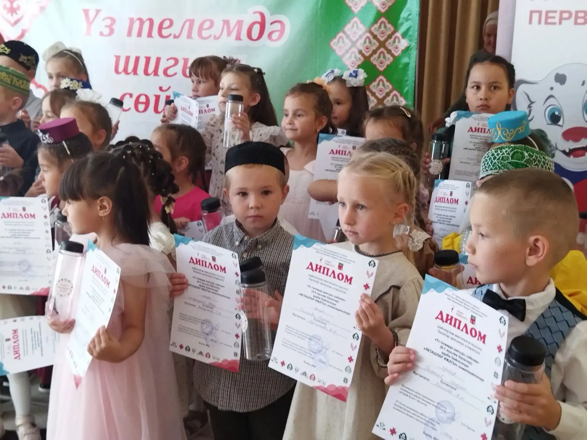 Бүген "Үз телемдә шигырь сөйлим" бәйгесендә катнашкан, җиңгән, якташ шагыйрьләребез иҗа...