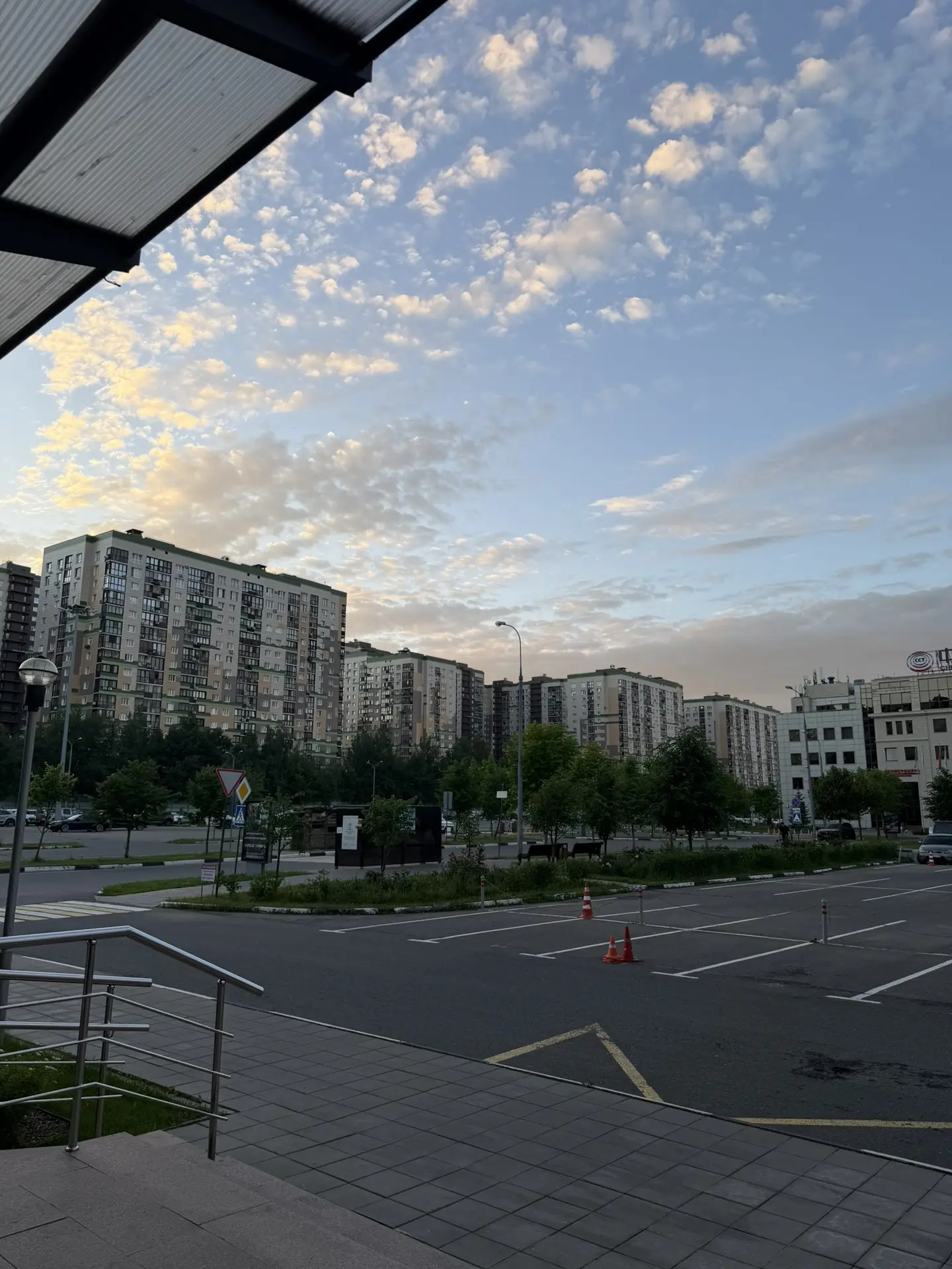 Хоть мне и сложно, но это время мне в принципе тоже на смену обстановки и на подумать обо всем и вся
