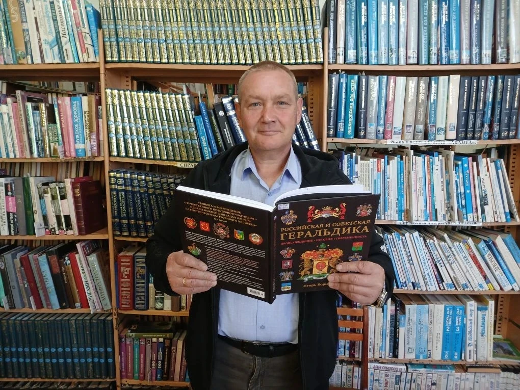 Конечно же, за каждой библиотекой стоит человек 🤝  В библиотеках Новосибирской области работает боле