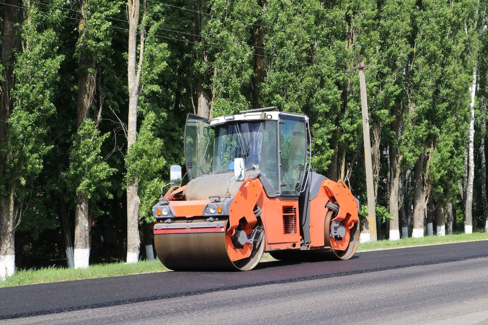 🚜В городе Щигры по нацпроекту начали ремонт дороги, ведущей к общеобразовательным школ...