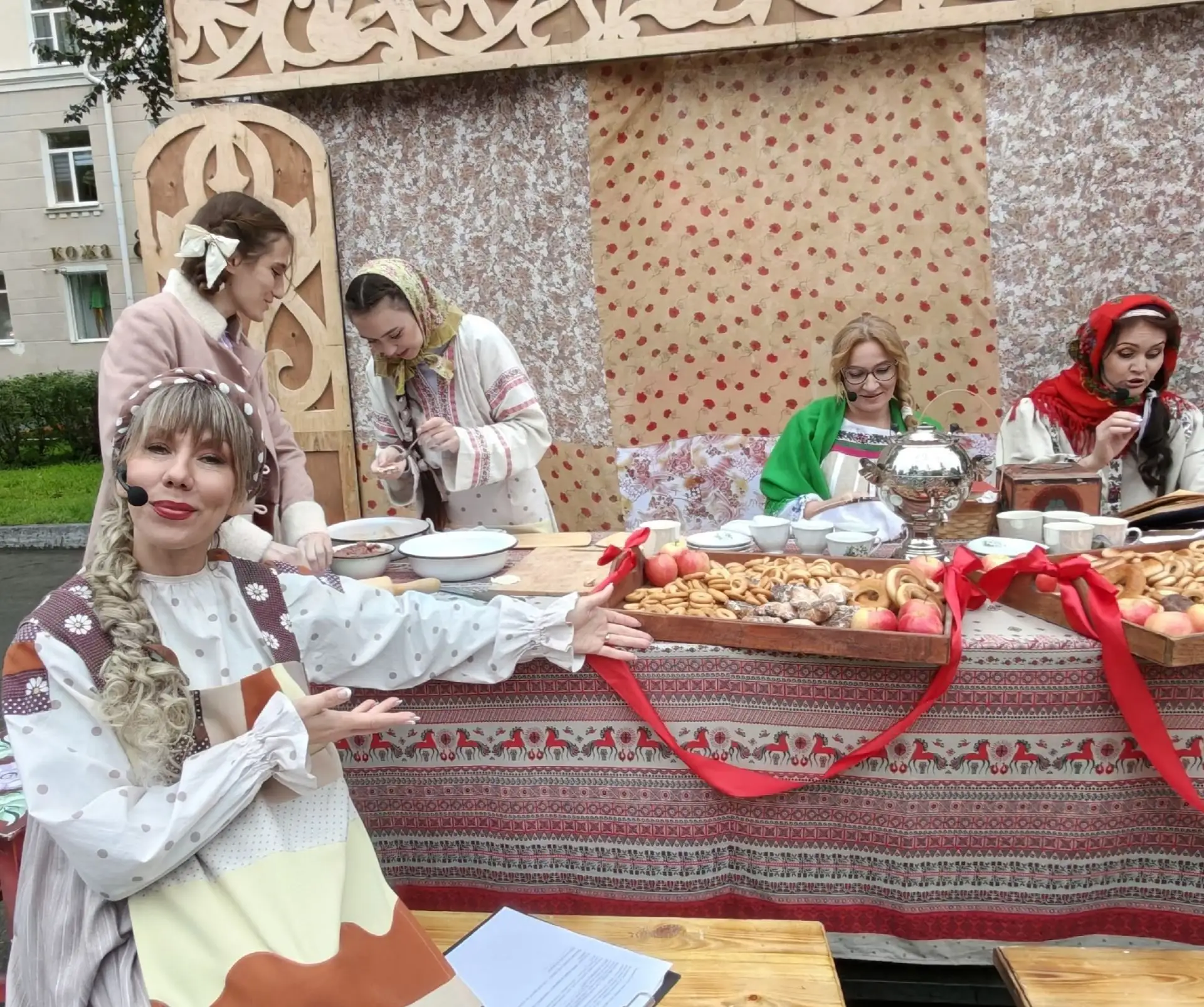 Миновали праздничные выходные и пора бы отчитаться за проделанную работу на Серовском Арбате.

В пер