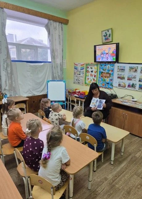 🚦 Учимся быть внимательными на дороге! 💛В средней группе в рамках Всероссийской недел...
