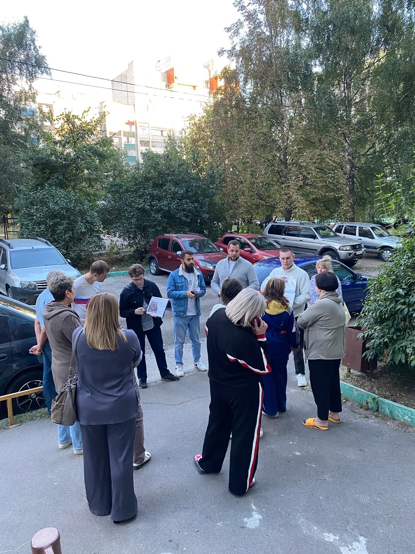 🤝 Активисты партии Ярослав Шумаков и Руслан Байрамов провели рабочую встречу с жителям...
