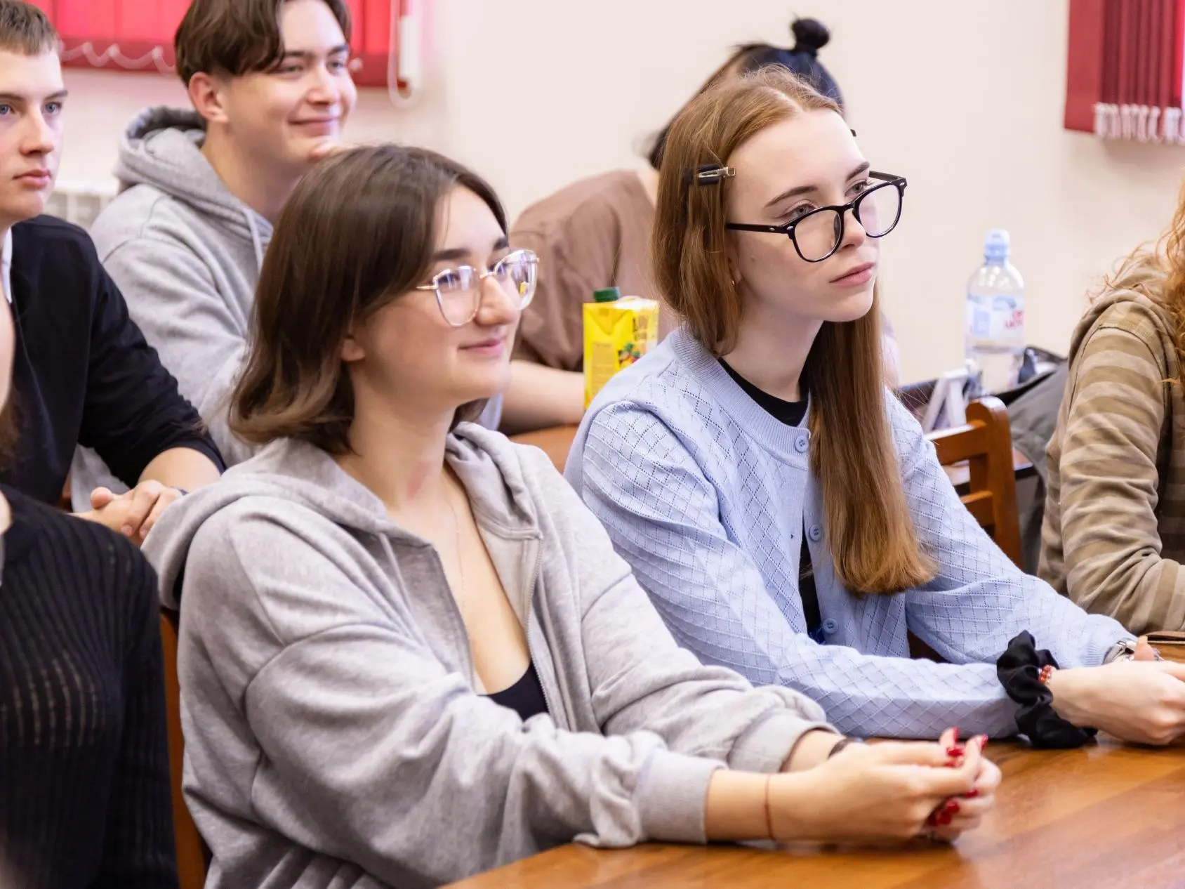 «Где‑то есть комната, забитая документами»