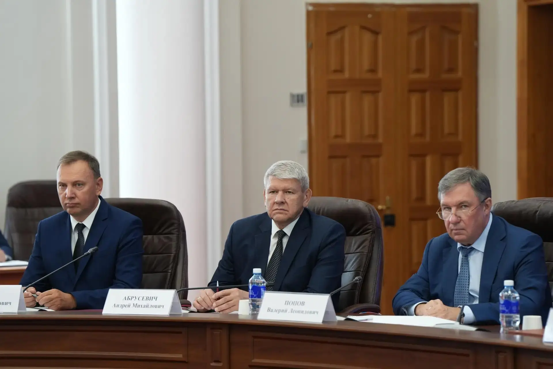 Полпред Президента в СФО Анатолий Серышев и Губернатор Иркутской области Игорь Кобзев о...