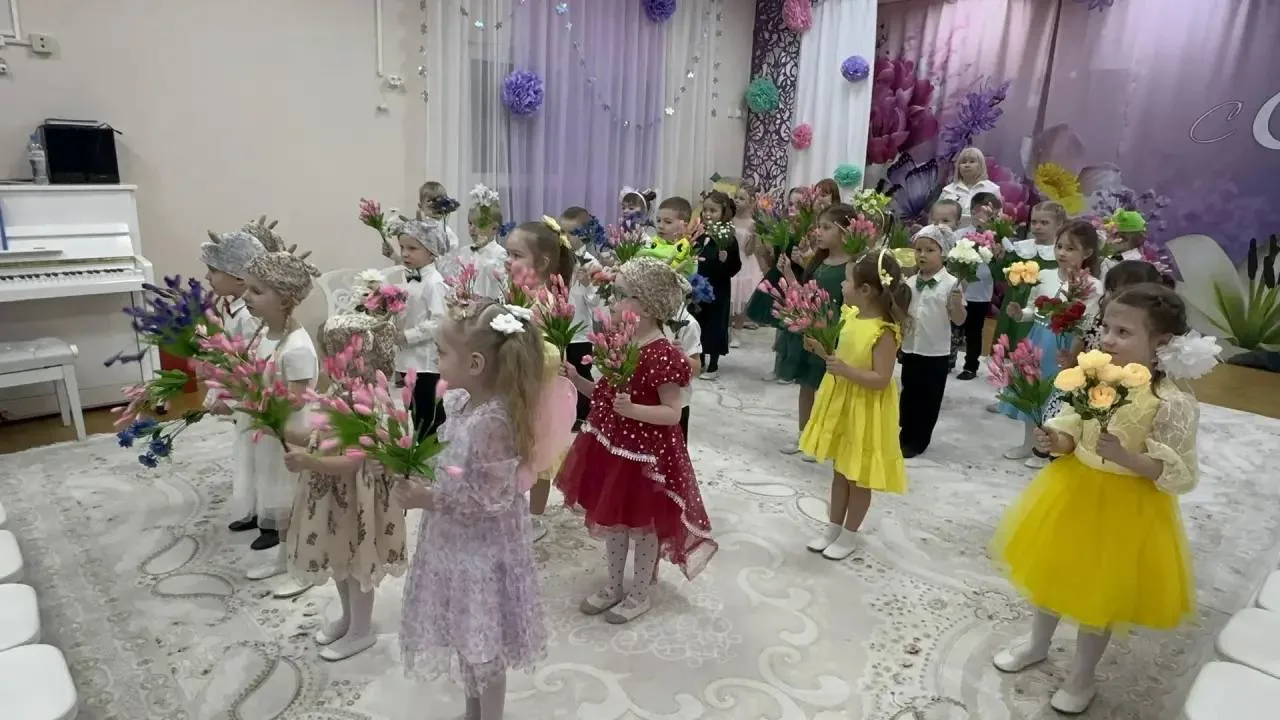 Утренники посвященные Международному женскому Дню в МАОУ СОШ N 14 в (до «Умка»).  С праздником весны