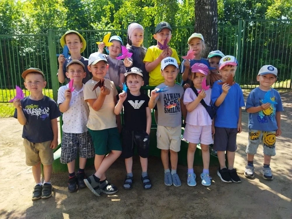 В средней группе "Дюймовочка" открылся кружок «Бумажное чудо»! ✨

Теперь юные мастера с увлечением п