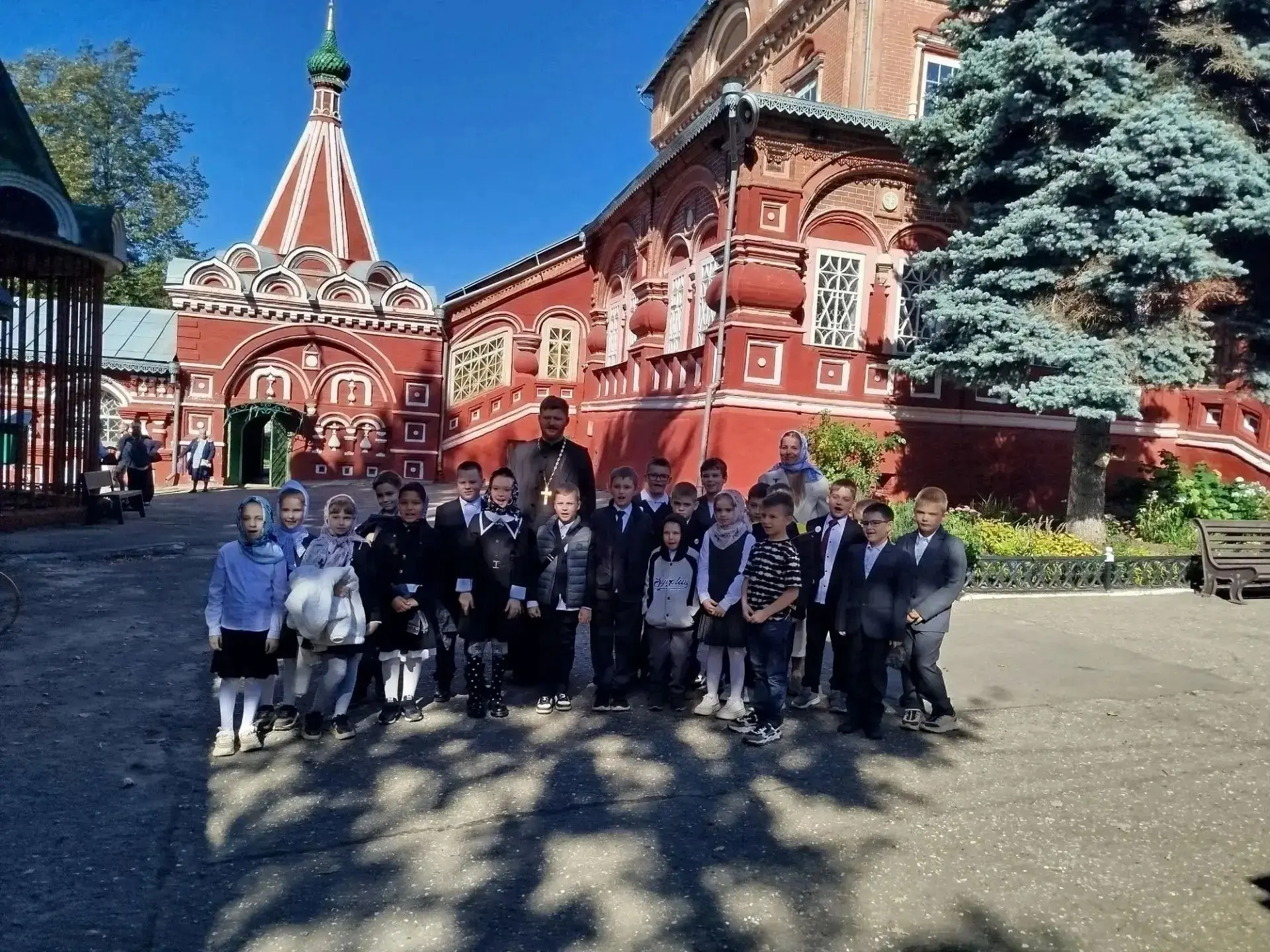🌞 Орлята 2 Б класса в гостях у старинного собора! 🌞В этот солнечный день наши орлята ...