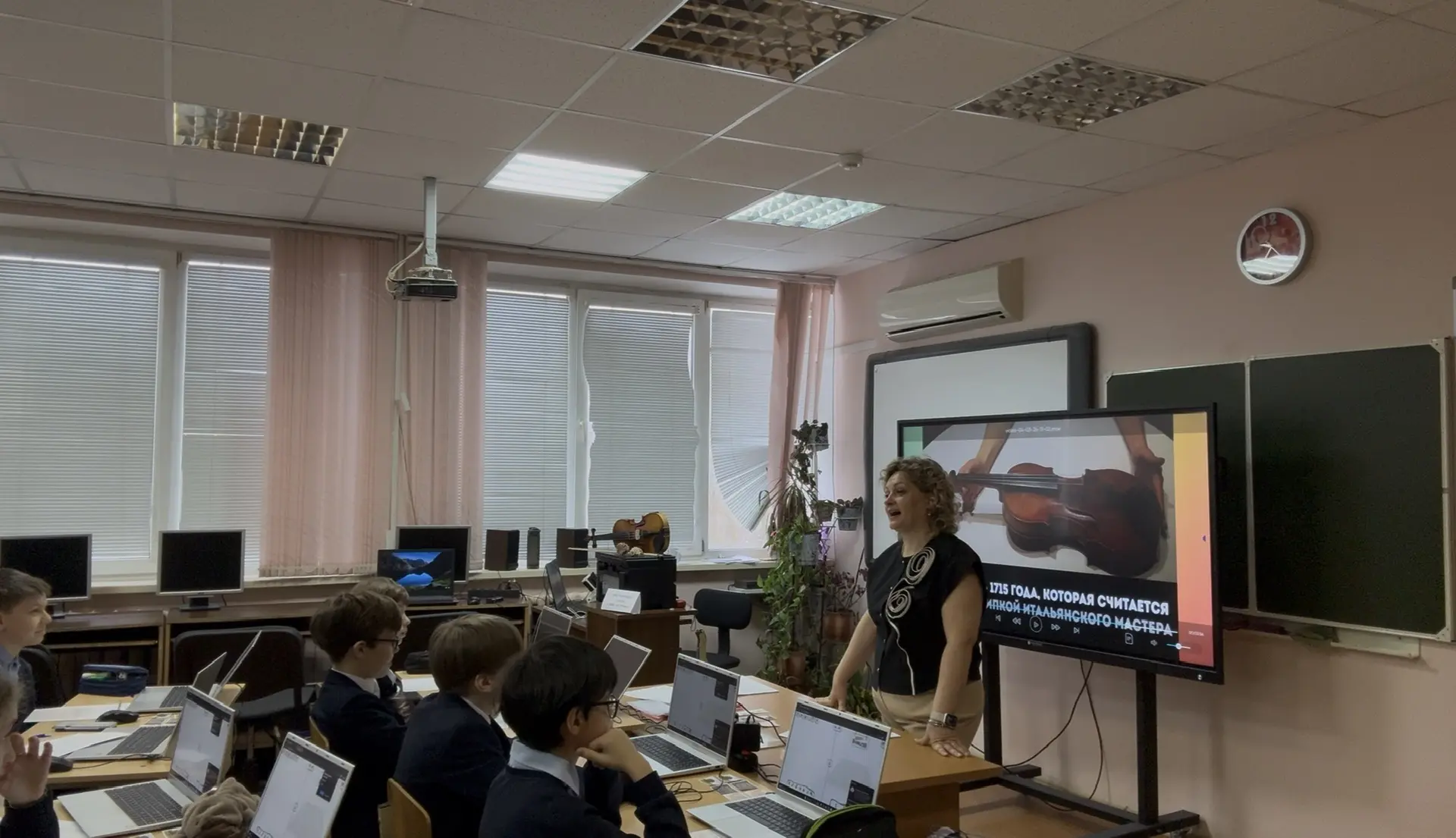 ✨ Гордимся нашими педагогами! ✨  В МОУ Дмитровской СОШ № 3 с УИОП под руководством замечательного ди