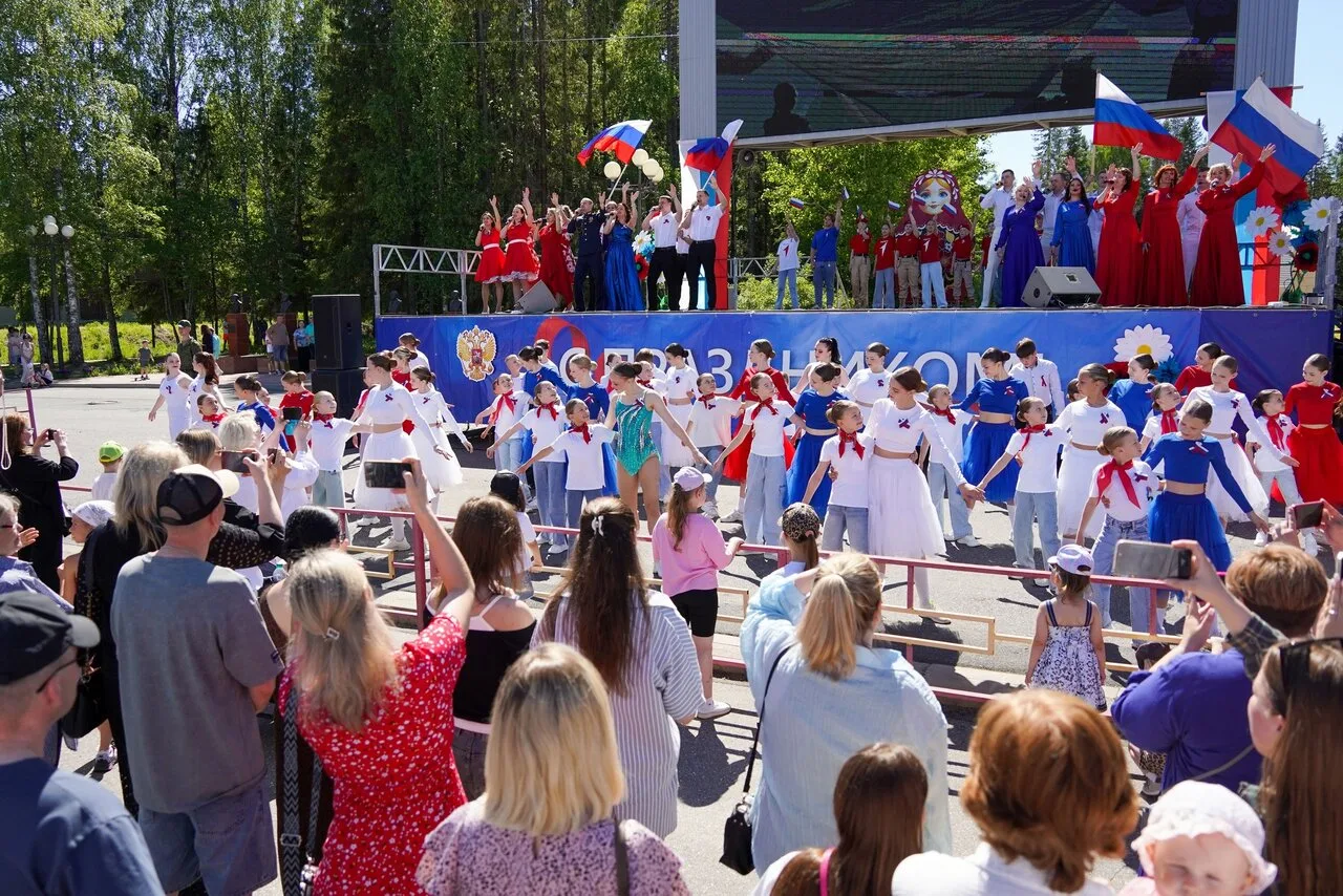 🎉День России в Мирном и Плесецке отметили концертом «Величие и единство»