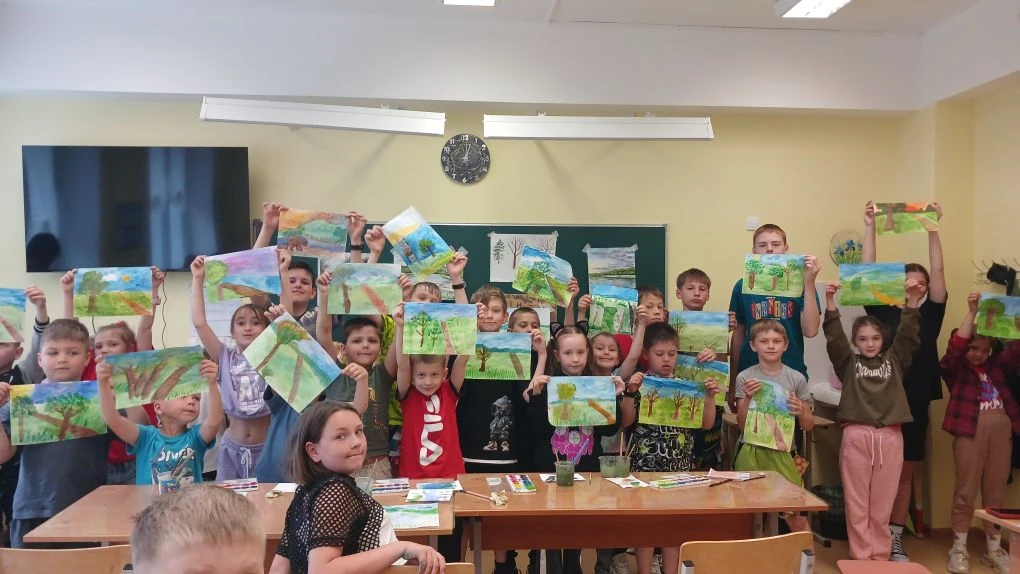 Преподаватели художественного отделения  МКУ ДО "ДШИ" с.Рощино Шестакова О.А и Логвинен...