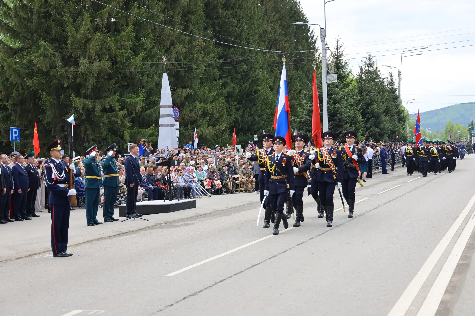 Подборка фотографий с торжественного парада в Горно-Алтайске📸  Парадные расчеты продемонстрировали о