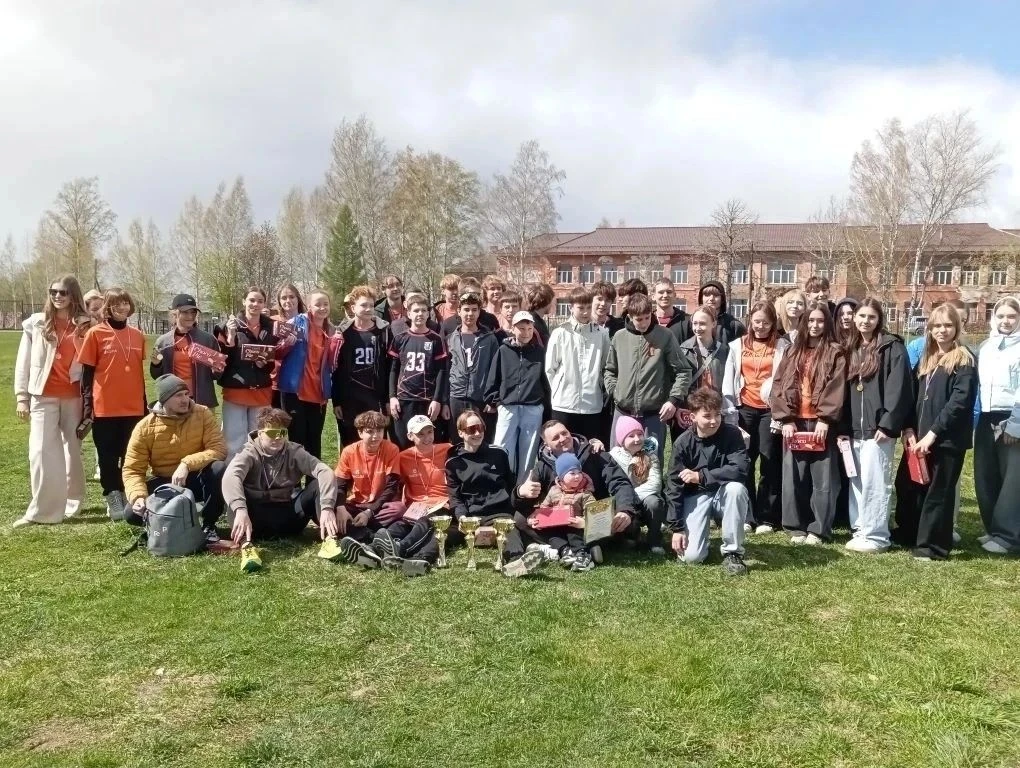 Эстафета 9 - мая 🎗
Три забега и все 🥇 🥇 🥇. 
Браво спортсменам и учителям физкультуры
