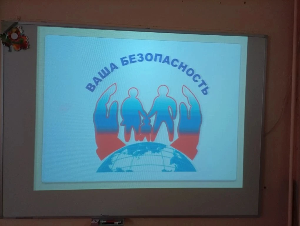 День безопасности» в нашем лагере!

Шестой день нашего пришкольного лагеря выдался не только весёлым