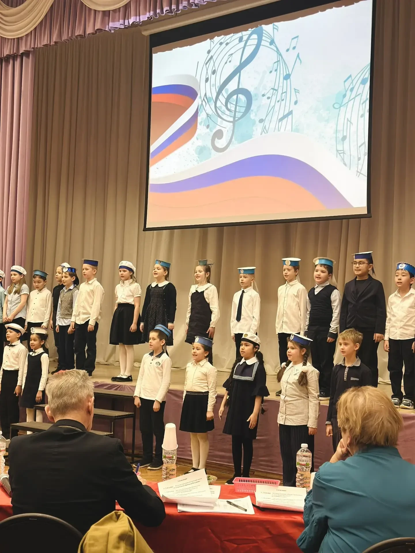 4-5 марта в двух школьных отделениях «Лиги первых» прошёл КОНКУРС ПАТРИОТИЧЕСКОЙ ПЕСНИ «БИТВА ХОРОВ»