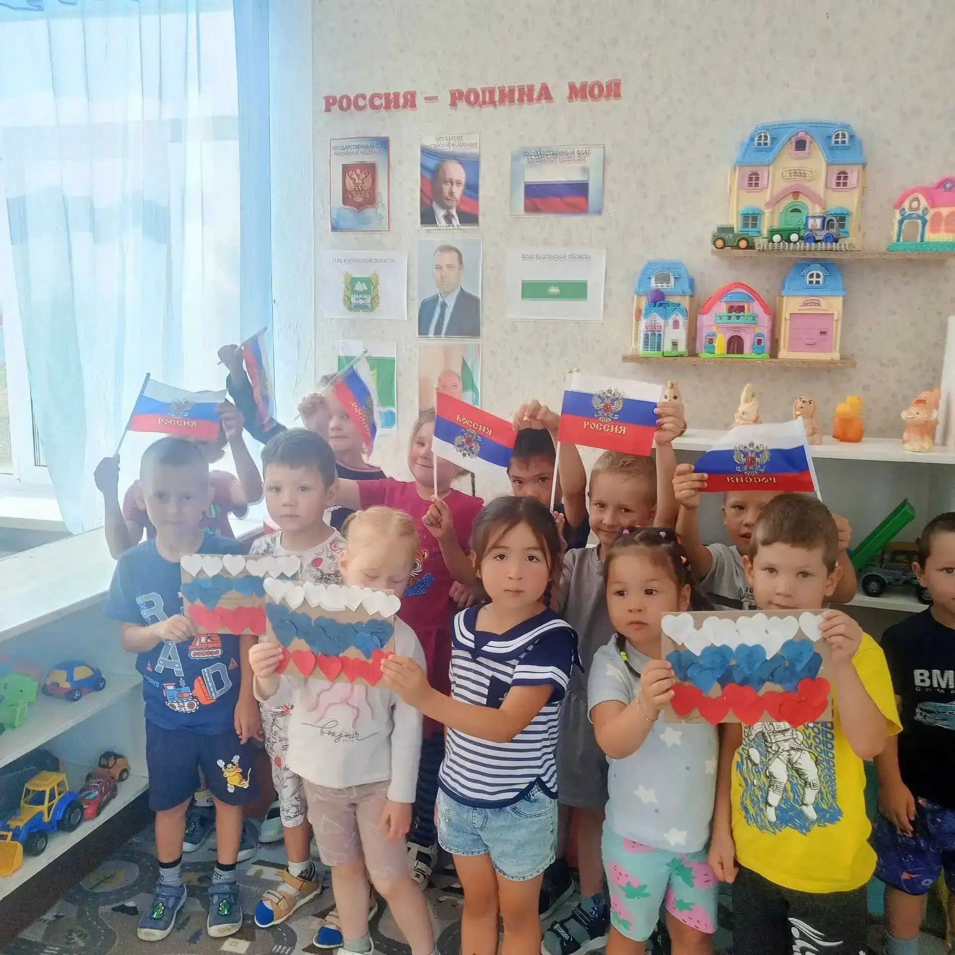 Белый – облако большое,