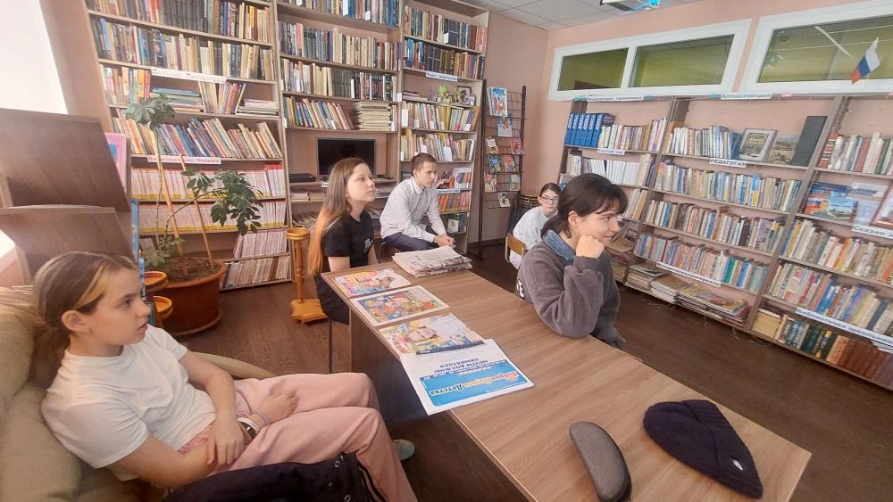 Привет, наши юные книголюбы и их родители! Сегодня в нашем литературном клубе «Почитай-...