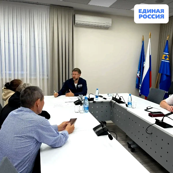 Дмитрий Погорелый встретился с жителями Пуровского района на личном приёме