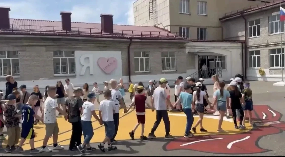 🌞 ЛЕТО С УЛЫБКОЙ: Как каникулы в родной 4-й школе стали настоящим приключением!

Лето — это маленьк