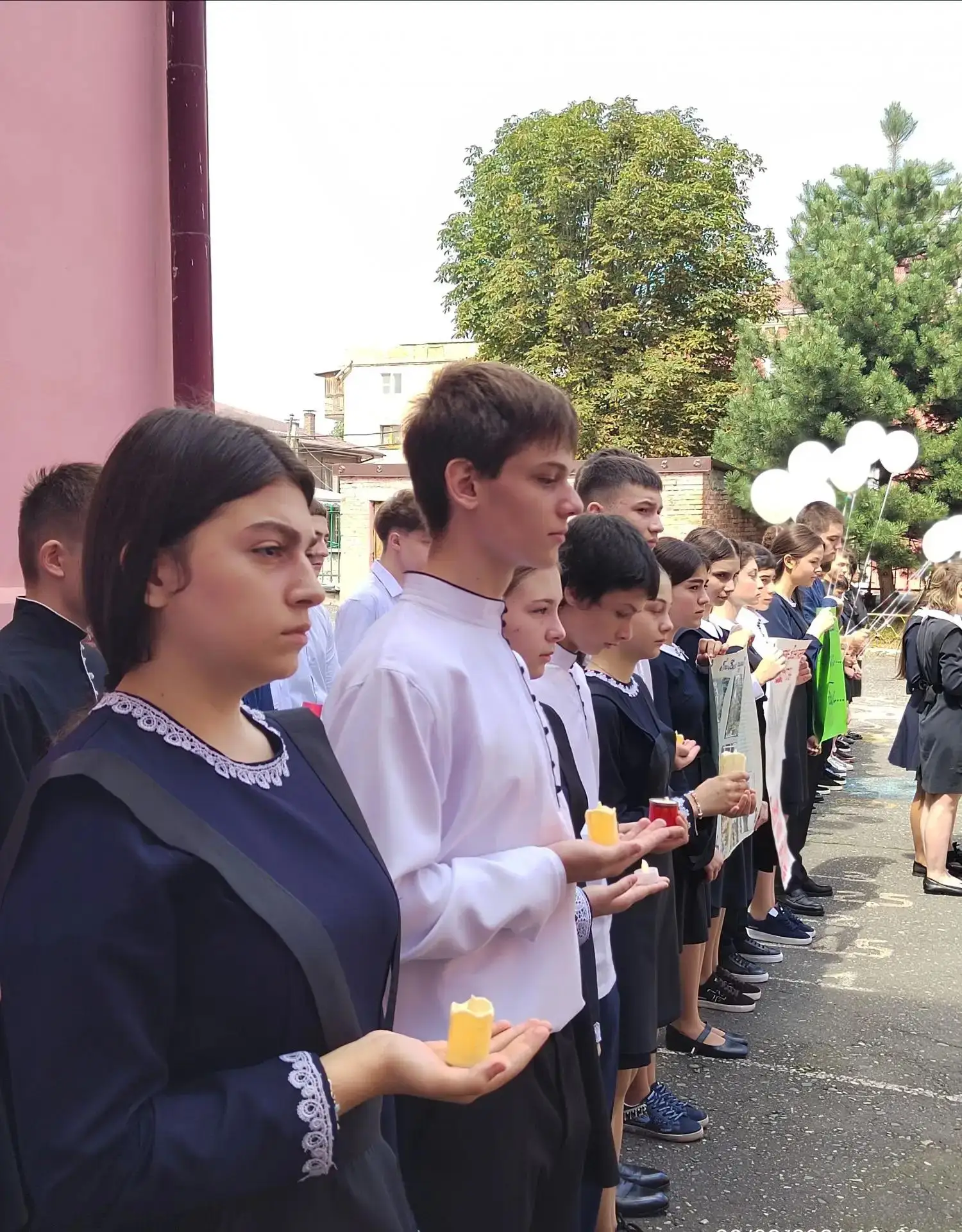 В школах Владикавказа прошли мероприятия, приуроченные ко Дню солидарности в борьбе с т...