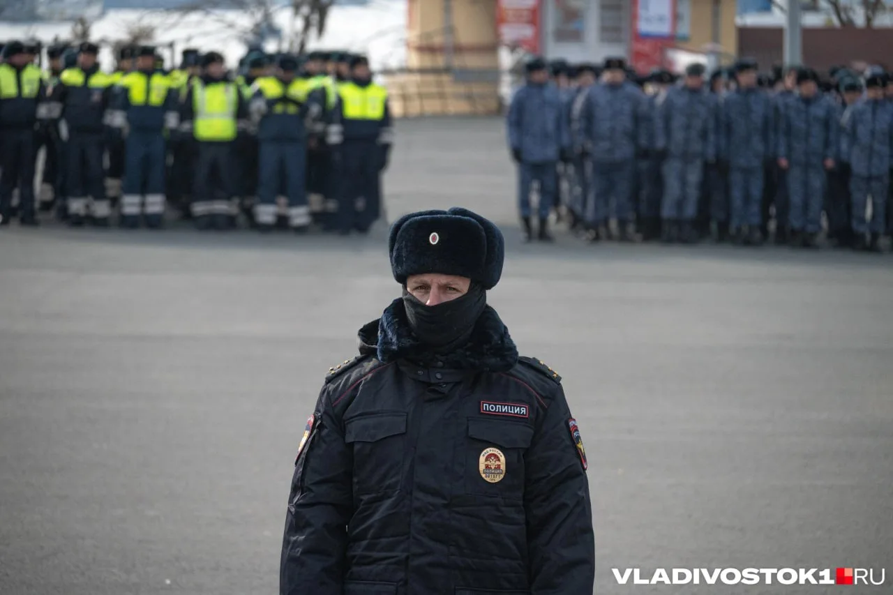 Штат городского МВД Владивостока не укомплектован на 43%, сообщил на очередном заседани...