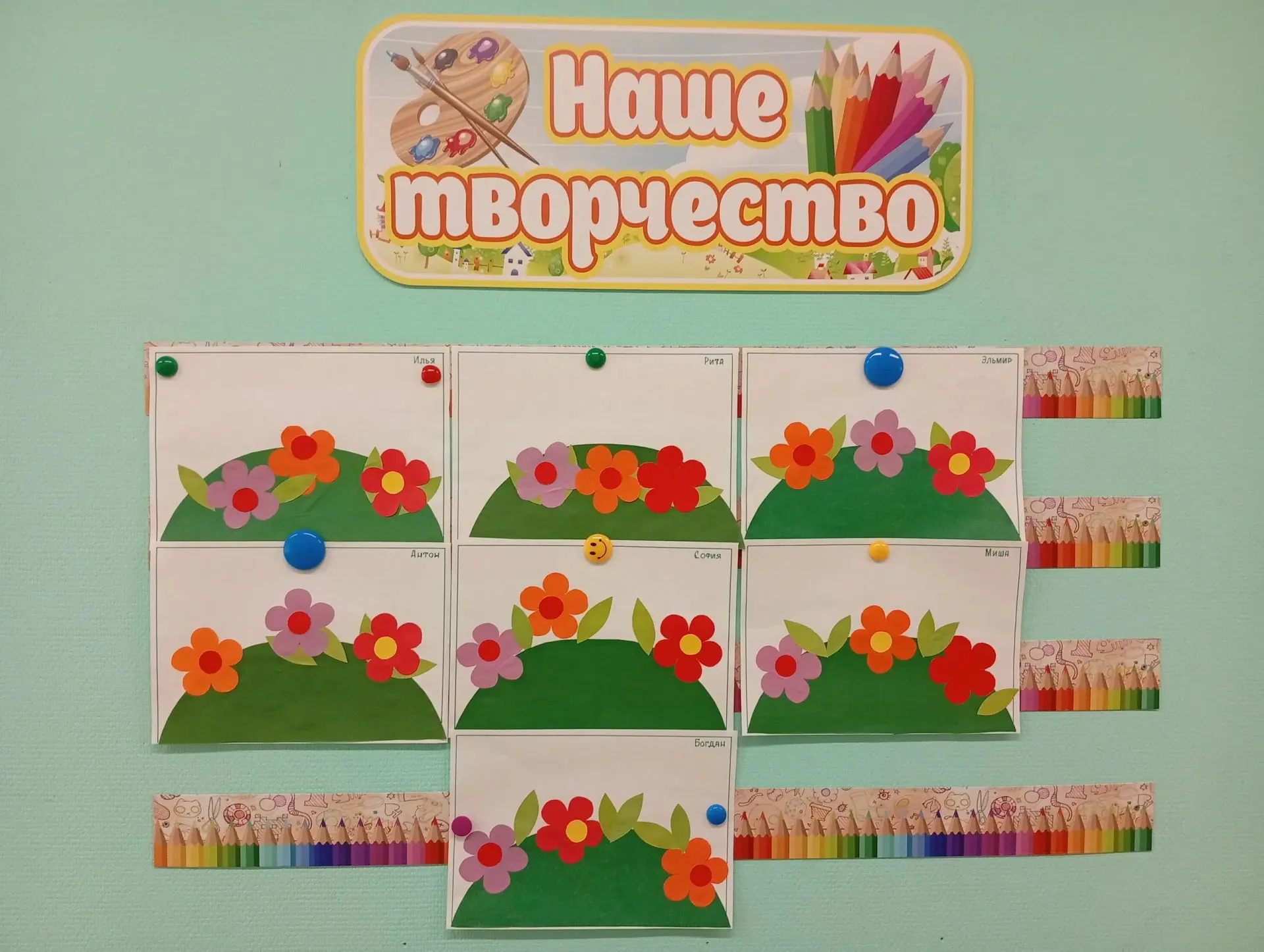 Ребята групп "Светлячки" и "Солнышко" сегодня создавали красивые цветочные полянки посредством аппли