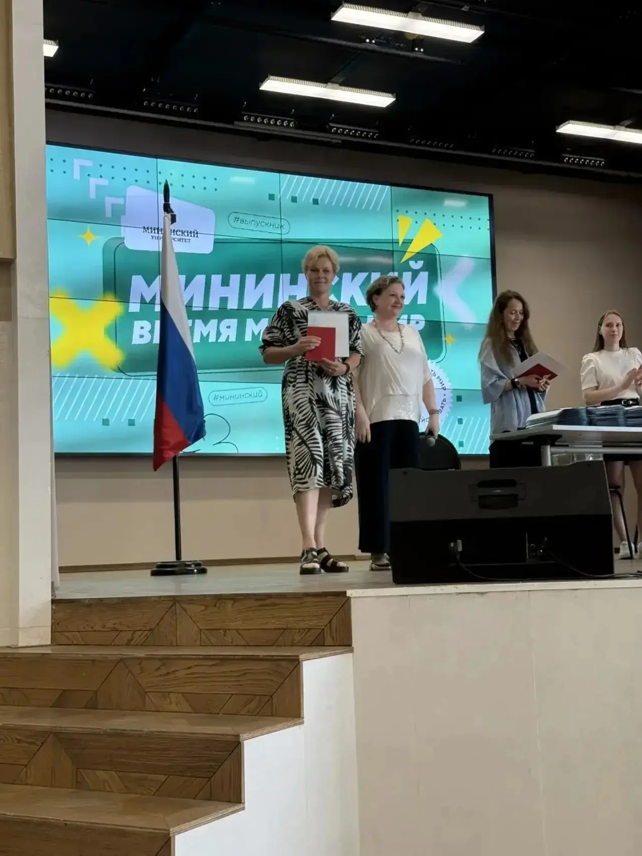 ПОЗДРАВЛЯЕМ!
Поздравляем Коромыслову Елену Владимировну, которая получила степень магистра педагогик