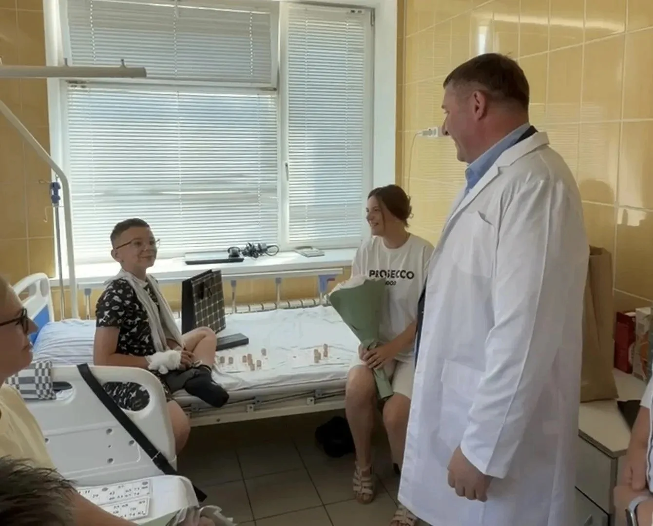 Александр Шуваев навестил в Детской областной клинической больнице детей, пострадавших в результате 