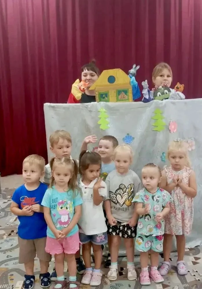 В группе "Солнышко "🌞 состоялся кукольный спектакль по мотивам сказки «Теремок».🐭🐸🐇🦊🐺🐻 Дети в