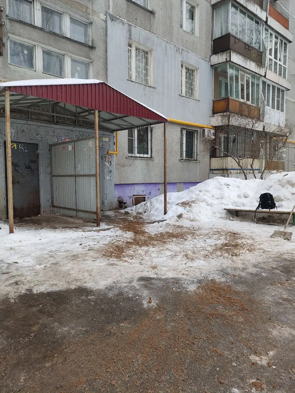 🚜❄ Вчера на ул. Акимова, дом 2 работал мини-трактор.  Этот небольшой, но очень полезный помощник нез