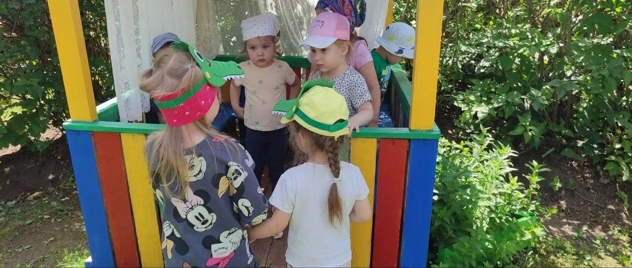 🐊💚 Всемирный день крокодила в 1 младшей группе! 🐊💚
Сегодня ребята 1 младшей группы на прогулке в