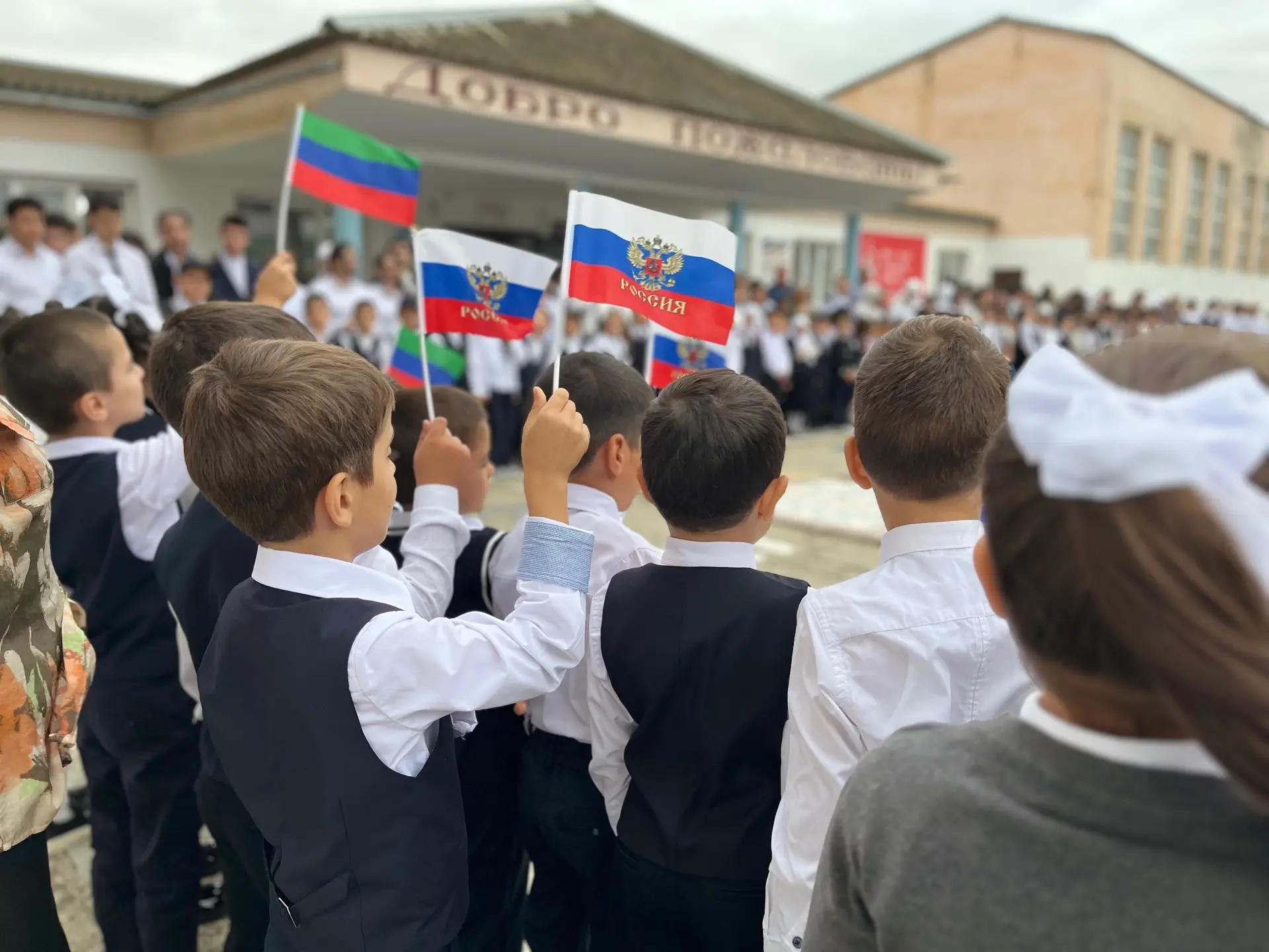 📌В МКОУ «Курушская СОШ №2 им. Я. С. Аскандарова» прошла торжественная церемония поднят...