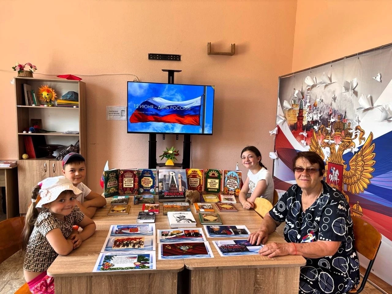 В Каменской библиотеке прошла познавательная программа, приуроченная ко Дню России. ❤️🇷🇺

Мероприя