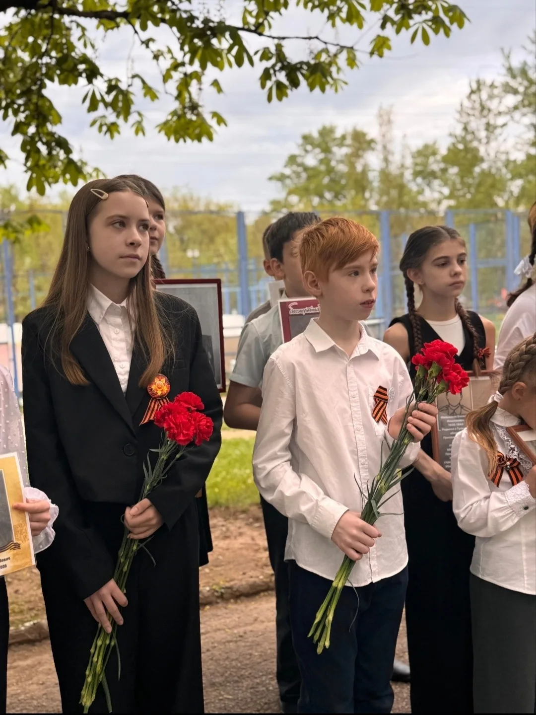 Сегодня в нашей школе прошла торжественная линейка, посвящённая Победе! 🎉  Это особенный день, котор