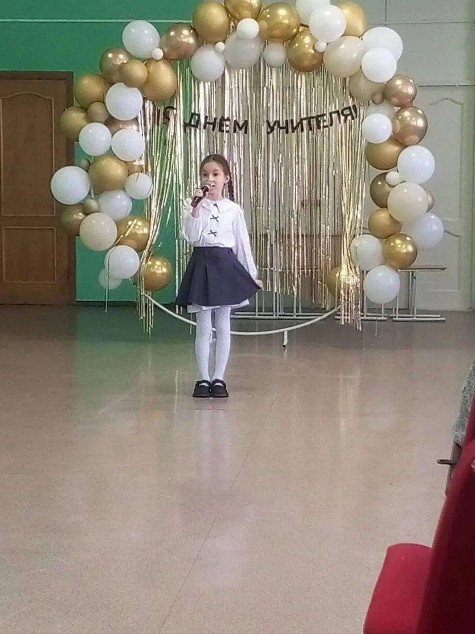 Педагоги приняли творческие поздравления
