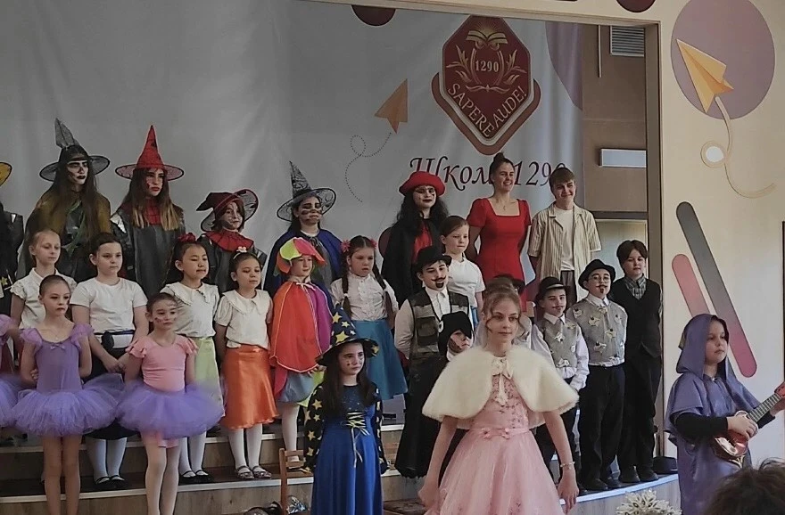 🎭 Отчётный концерт хора «Три Ключа» — мюзикл «Маленькая Баба-Яга»  В последние дни уходящего учебног