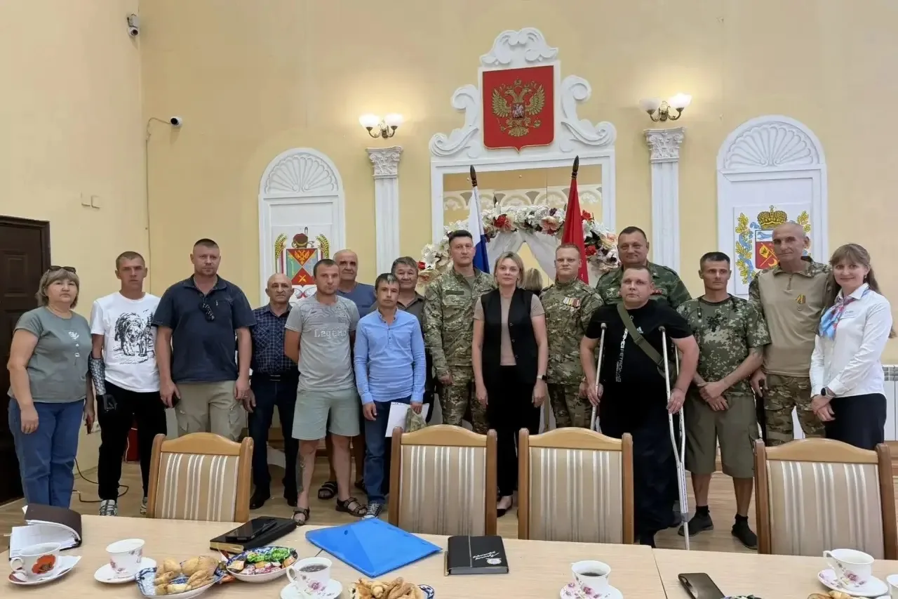 Заместитель директора Кадрового центра Кристина Клещева регулярно проводит встречи с уч...