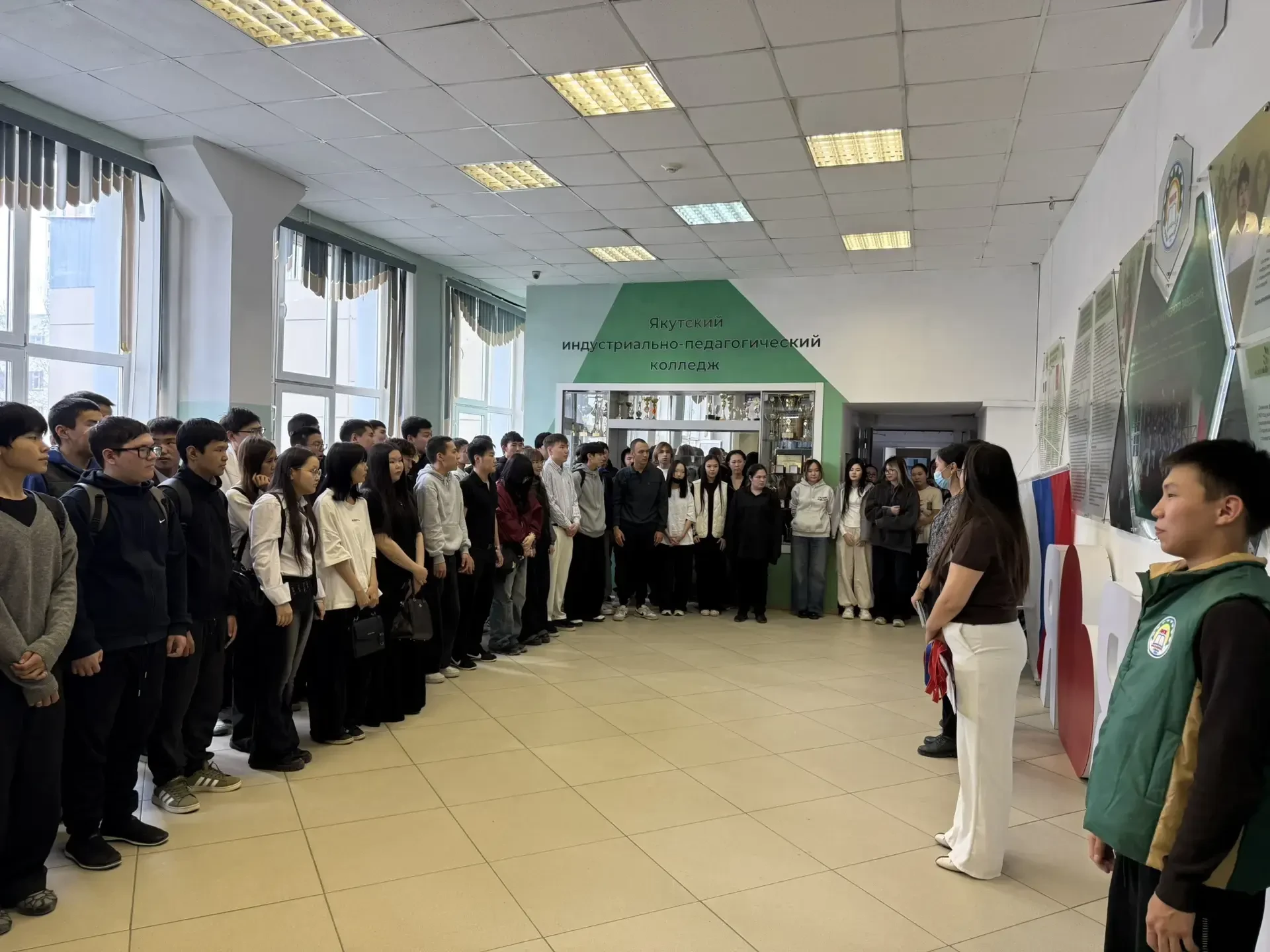 В ЯИПК прошла еженедельная церемония поднятия флага