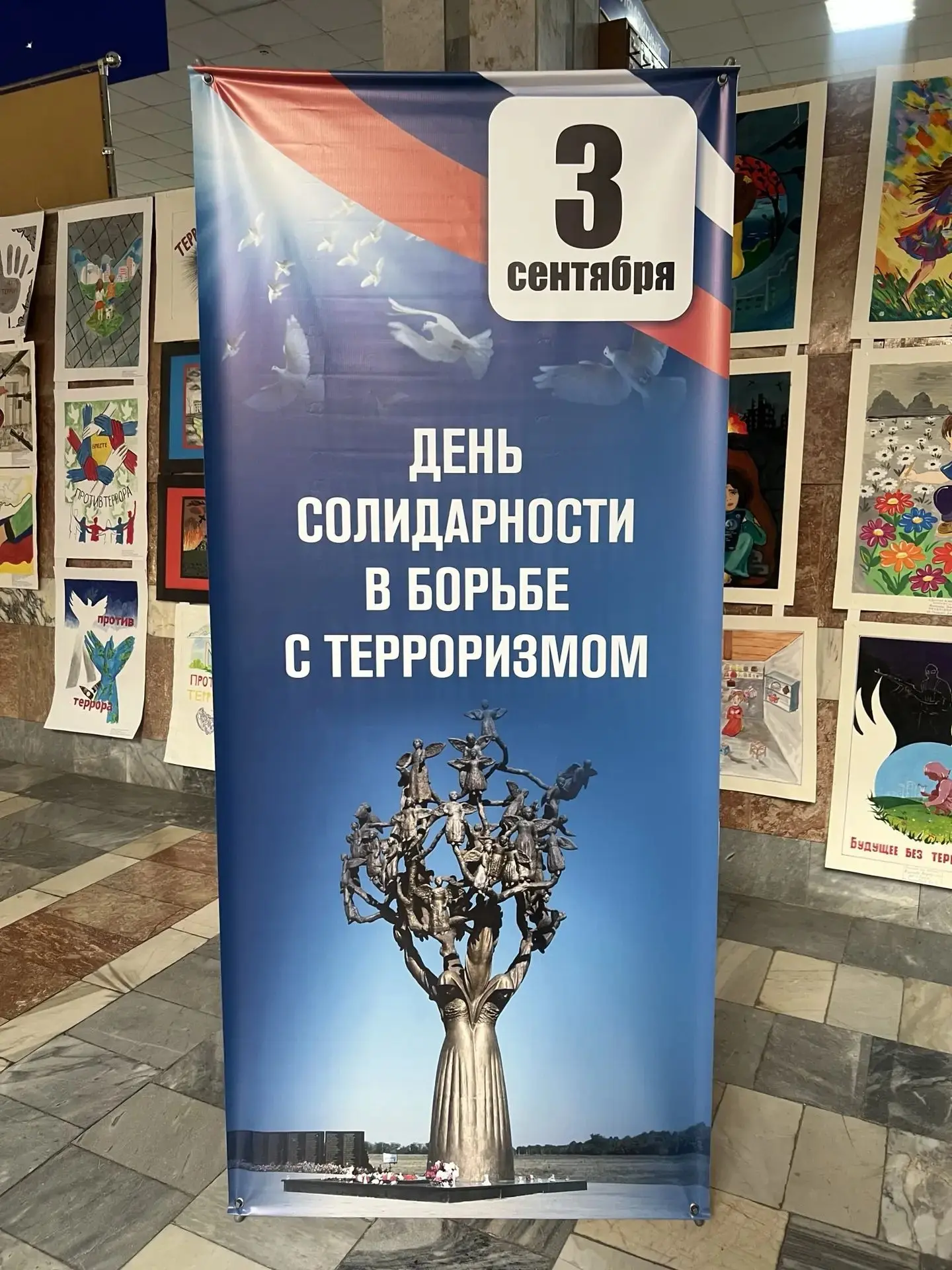 Учащиеся отделения изобразительного искусства класса Хаджаевой Н.В. и Гапуровой Е.В. пр...