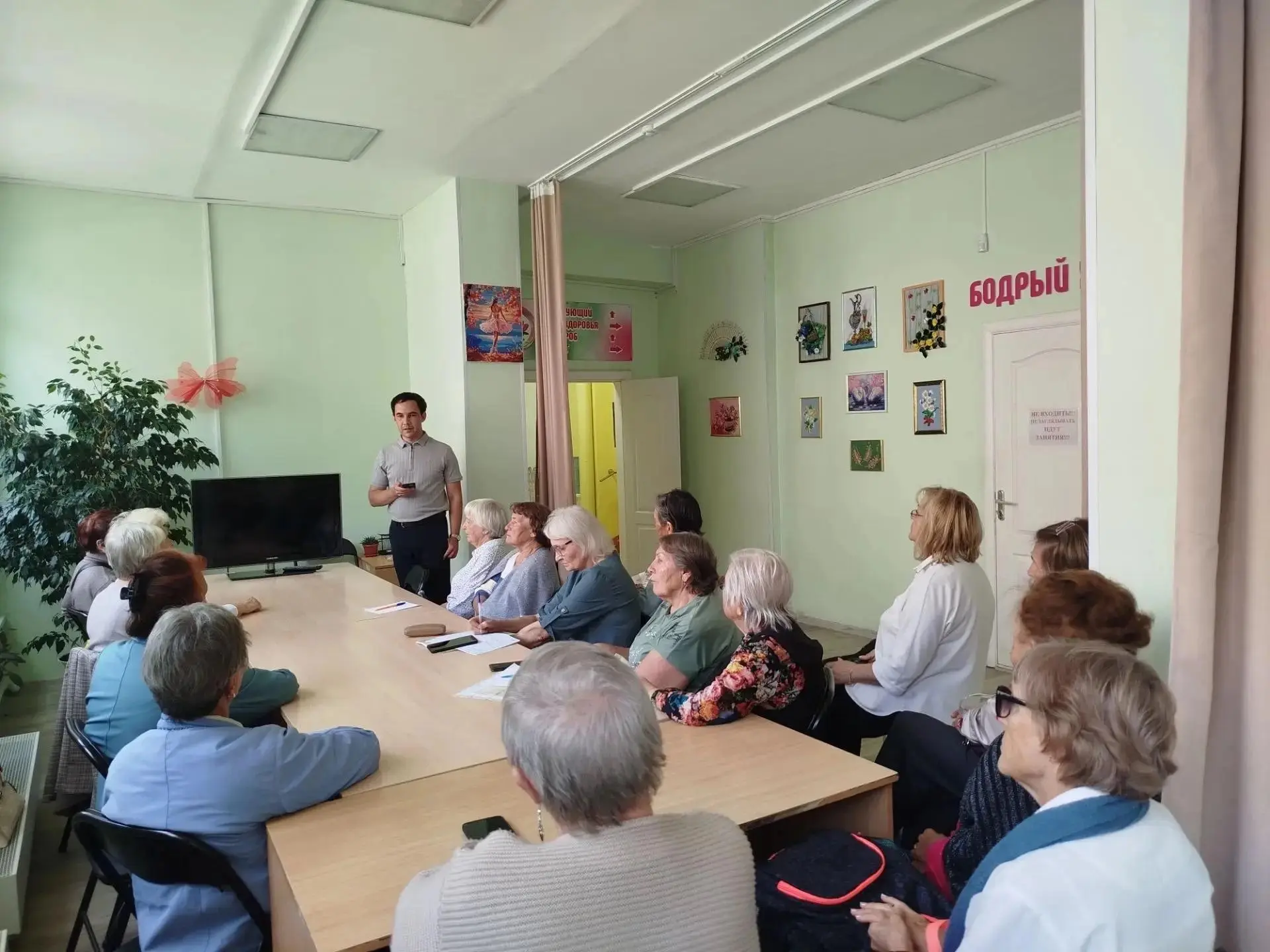 📣В КЦСО «Исток» прошла лекция о воссоединении регионов с Россией